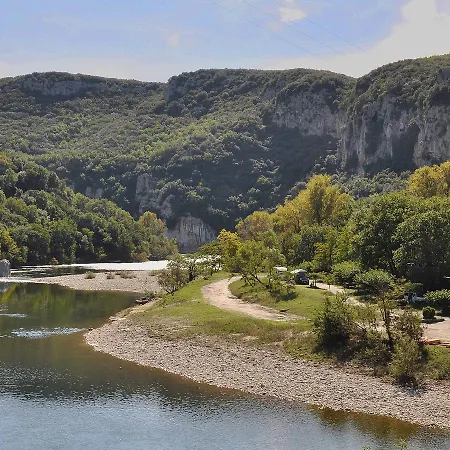 View Rhone * Aramon